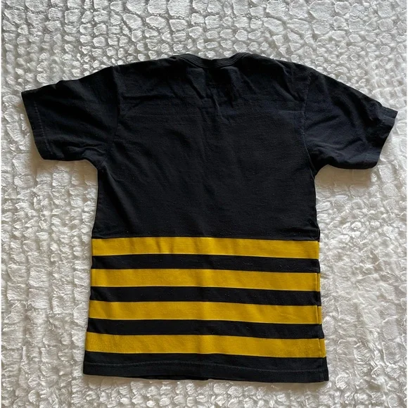ECKO UNLIMITED Boys Pre-Owned Black with & yellow lines. Young Rebels title. - Picture 3 of 3